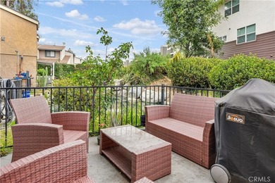 Welcome to this beautifully updated 2-bedroom, 1-bathroom condo - photo 21