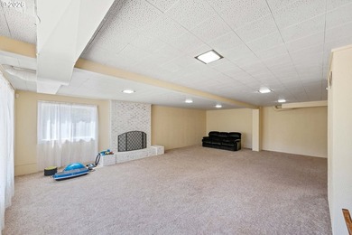 Welcome to this beautifully maintained 4-bedroom, 3-bathroom - photo 21