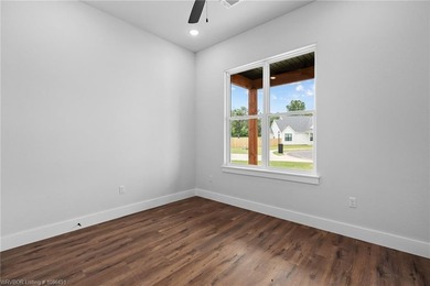 Welcome to East Village! This thoughtfully designed 3-bedroom, 2 - photo 23