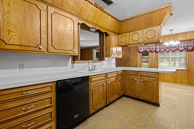 Looking for a lake house for sale in East Texas, without the - photo 8