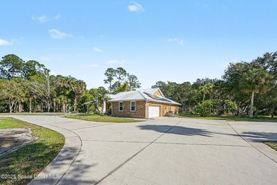 ***Motivated seller says bring offers*** This charming 4 bed / 4 - photo 2