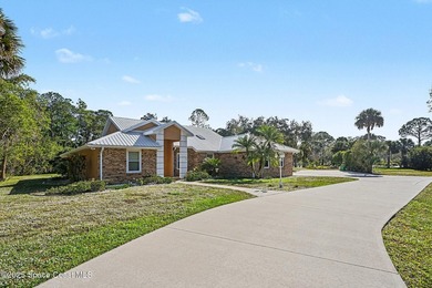 ***Motivated seller says bring offers*** This charming 4 bed / 4 - photo 3