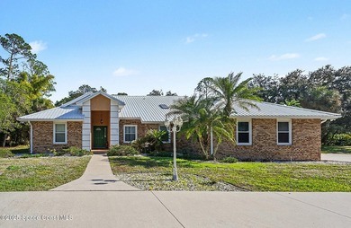 ***Motivated seller says bring offers*** This charming 4 bed / 4 - photo 4