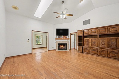 ***Motivated seller says bring offers*** This charming 4 bed / 4 - photo 9