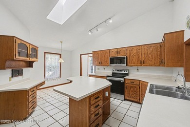 ***Motivated seller says bring offers*** This charming 4 bed / 4 - photo 10