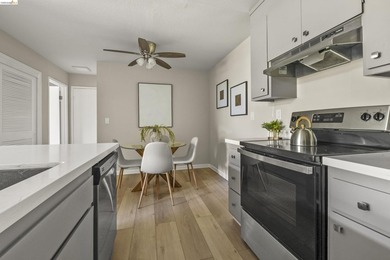 Chic top floor condo in the desirable Crescent Villa - photo 11