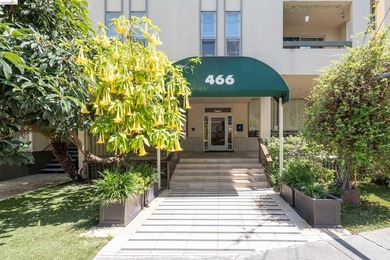 Chic top floor condo in the desirable Crescent Villa - photo 22