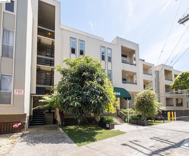 Chic top floor condo in the desirable Crescent Villa - photo 23