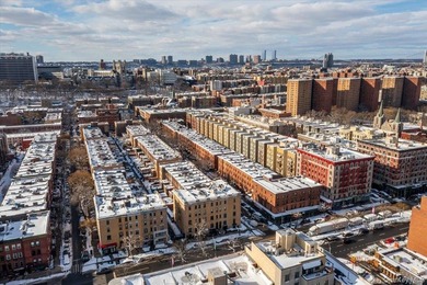 A rare opportunity to acquire a fully vacant mixed-use building - photo 3
