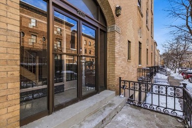 A rare opportunity to acquire a fully vacant mixed-use building - photo 5