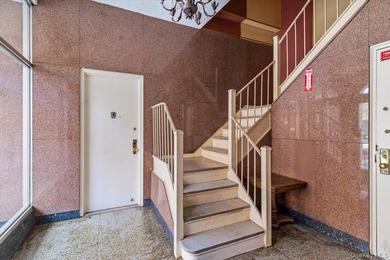 A rare opportunity to acquire a fully vacant mixed-use building - photo 7