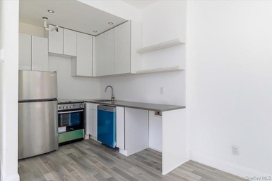 A rare opportunity to acquire a fully vacant mixed-use building - photo 9