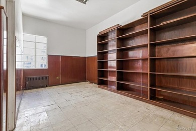 A rare opportunity to acquire a fully vacant mixed-use building - photo 10