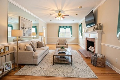 Welcome Home! Gorgeous Traditional Full Brick home with pool - photo 12