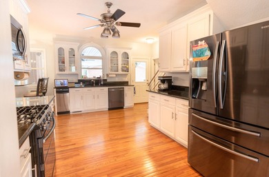 Welcome Home! Gorgeous Traditional Full Brick home with pool - photo 20