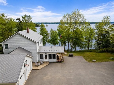 Exceptional year-round waterfront property on the crystal-clear - photo 2