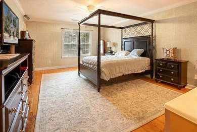 Welcome Home! Gorgeous Traditional Full Brick home with pool - photo 24