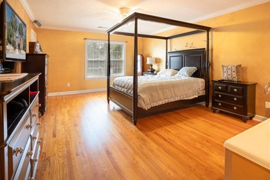 Welcome Home! Gorgeous Traditional Full Brick home with pool - photo 25