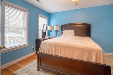 Welcome Home! Gorgeous Traditional Full Brick home with pool - photo 28