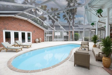 Welcome Home! Gorgeous Traditional Full Brick home with pool - photo 33