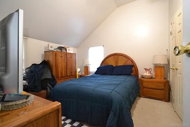 3 Bedroom, 1 bath home offering a formal living room - photo 3