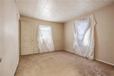 Opportunity knocks! Spacious duplex featuring two 3-bedroom - photo 17