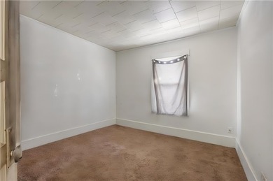 Opportunity knocks! Spacious duplex featuring two 3-bedroom - photo 19