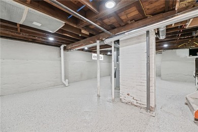 Welcome to this completely renovated 4 bedroom, 1.5 bath - photo 26