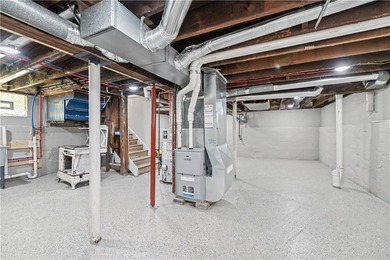 Welcome to this completely renovated 4 bedroom, 1.5 bath - photo 27