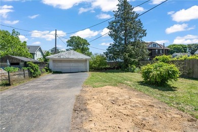 Welcome to this completely renovated 4 bedroom, 1.5 bath - photo 29