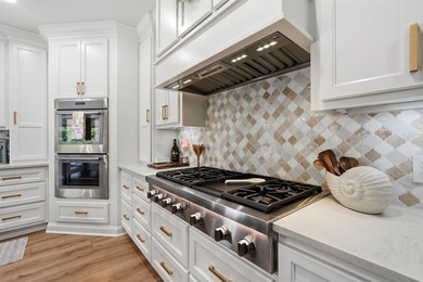 Experience the ultimate waterfront lifestyle in this stunning - photo 12