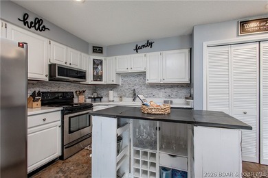 Location, location, location! This stunningly renovated 2 bed, 2 - photo 15