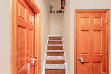 Welcome to 2234 Kingsland Ave - a cozy home on a quiet - photo 17