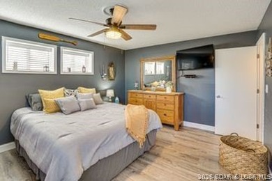 Location, location, location! This stunningly renovated 2 bed, 2 - photo 18