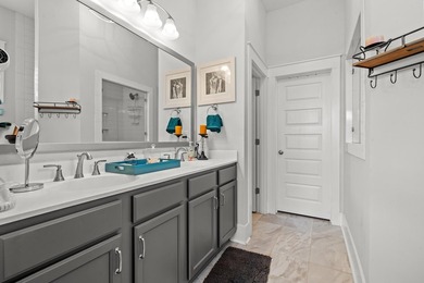 Beautifully upgraded 3-bedroom, 2.5-bath home located in the - photo 22