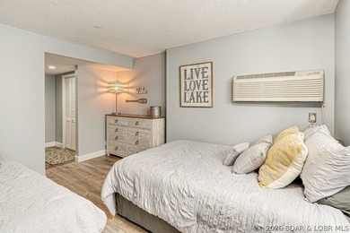 Location, location, location! This stunningly renovated 2 bed, 2 - photo 23