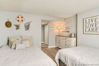Location, location, location! This stunningly renovated 2 bed, 2 - photo 24