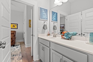 Beautifully upgraded 3-bedroom, 2.5-bath home located in the - photo 26