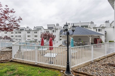 Location, location, location! This stunningly renovated 2 bed, 2 - photo 32