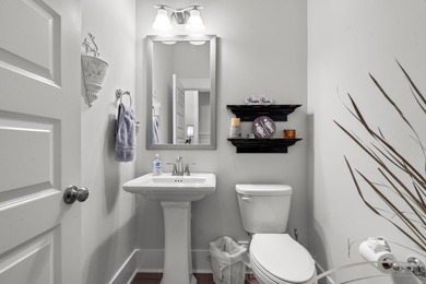 Beautifully upgraded 3-bedroom, 2.5-bath home located in the - photo 32