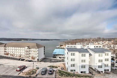 Location, location, location! This stunningly renovated 2 bed, 2 - photo 37