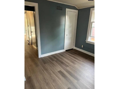 Good Condition 2bd up & 2bd down. Newer windows and Mechanics - photo 15