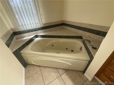 Beautiful walk-in condo offering the perfect opportunity for - photo 16
