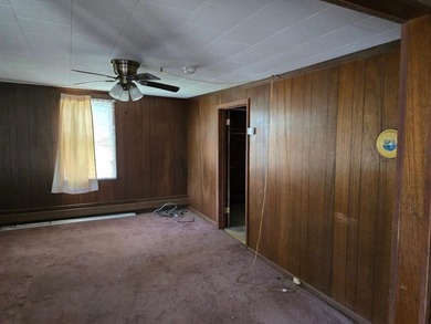 Franklin City bugalow, circa 1935. 1.48 acres conveys with this