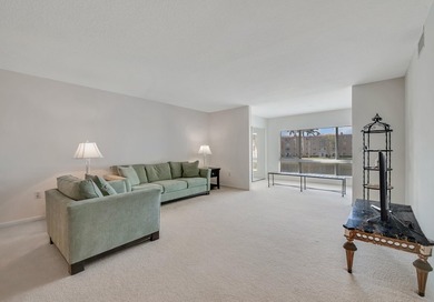 Welcome to this clean & well maintained 2nd floor end unit condo - photo 10