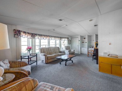 Discover easy Florida living in this fabulous manufactured home - photo 6
