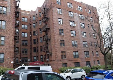 This condo features two bedrooms, a full bath, dining area, and - photo 2