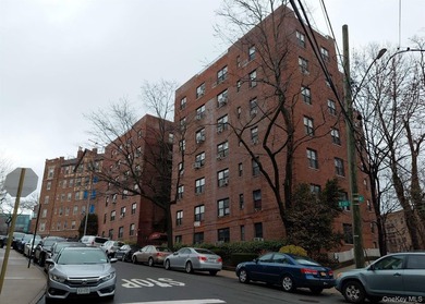 This condo features two bedrooms, a full bath, dining area, and - photo 4