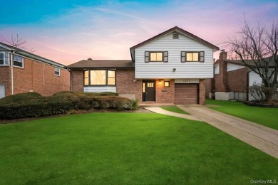 Classic 4BR/2BA Colonial in prime Baldwin Harbor on an oversized - photo 1