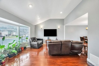 Classic 4BR/2BA Colonial in prime Baldwin Harbor on an oversized - photo 2